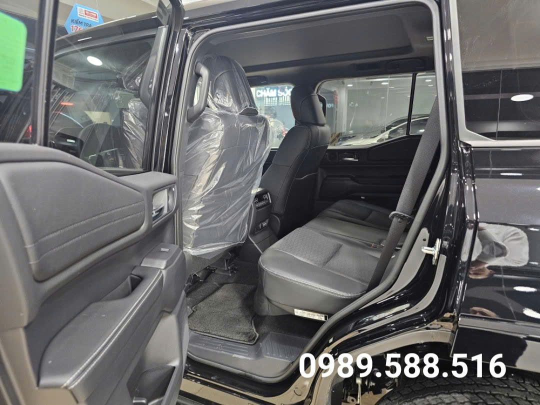 toyota-land-cruiser-prado-2025-mau-den-noi-that-hang-ghe-sau