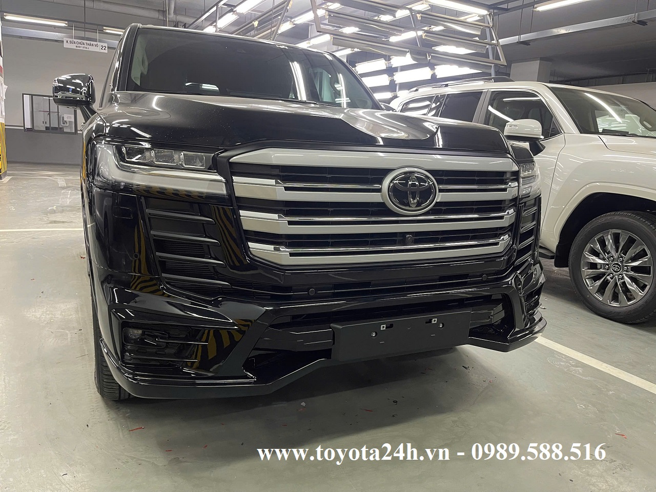 toyota-land-cruiser-LC300-2025-do-nang-cap-bodykit-modellista-mau-den