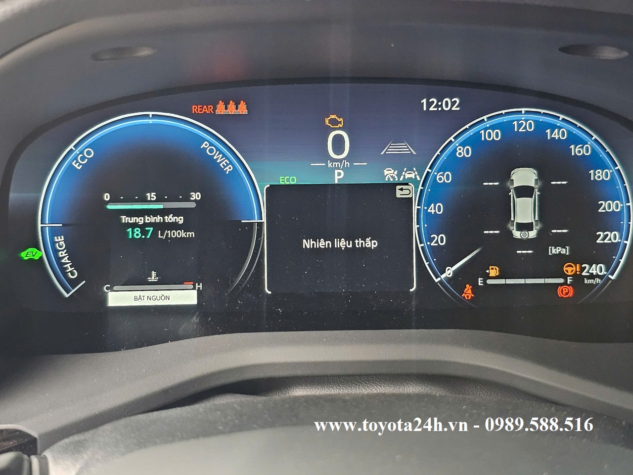 bang-dong-ho-taplo-toyota-camry-hybrid-2025