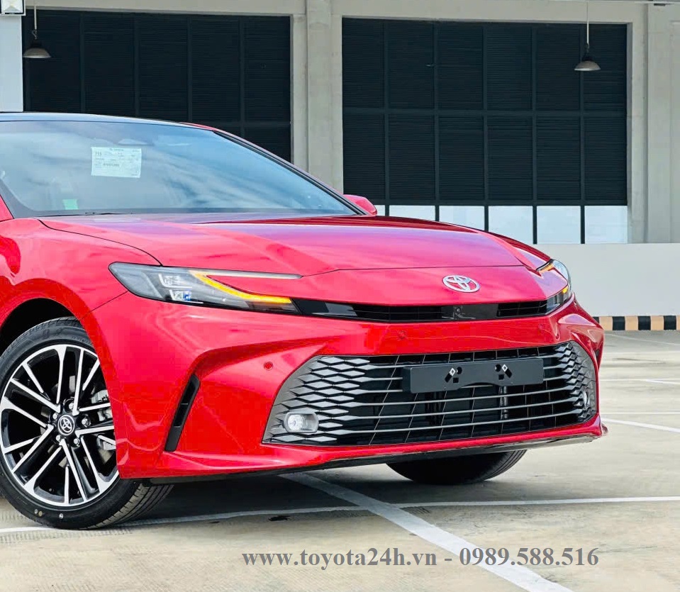 hinh-anh-toyota-camry-2025-mau-do