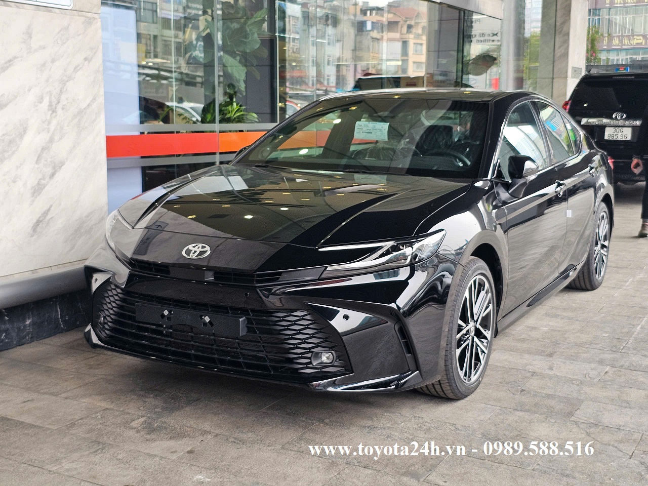 toyota-camry-2025-mau-den