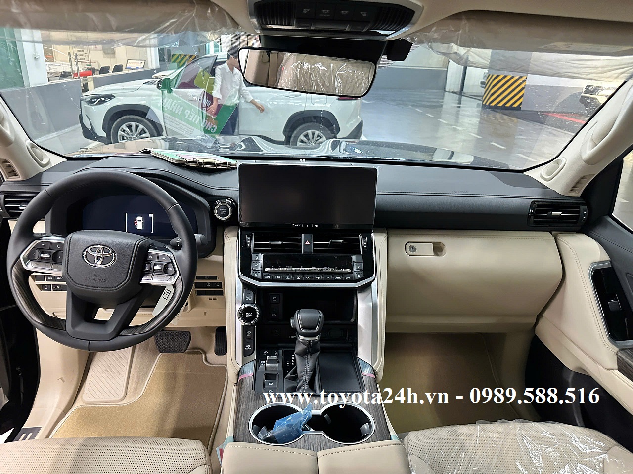 noi-that-toyota-land-cruiser-LC300-mau-be-kem