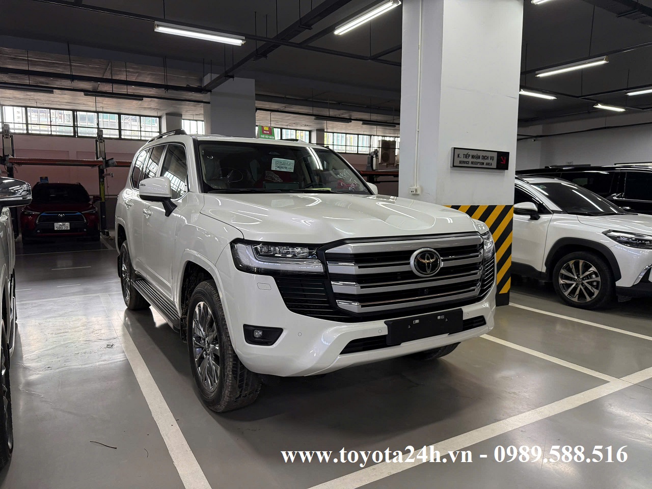 toyota-land-cruiser-LC300-2025-mau-trang