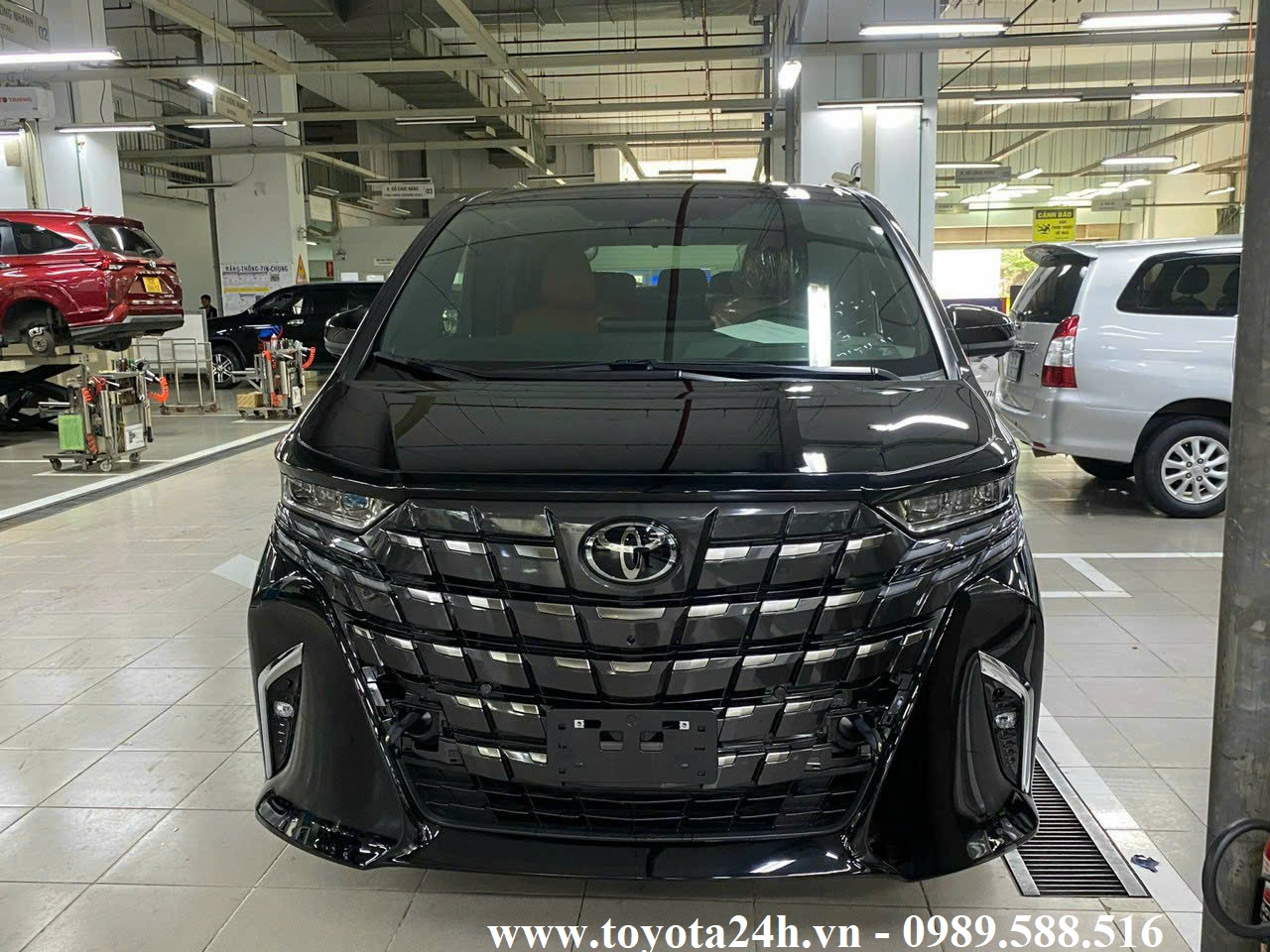 Bảng giá xe Toyota Alphard Luxury mới nhất 2025, giá lăn bánh 2.4 Turbo và Hybrid HEV xăng điện