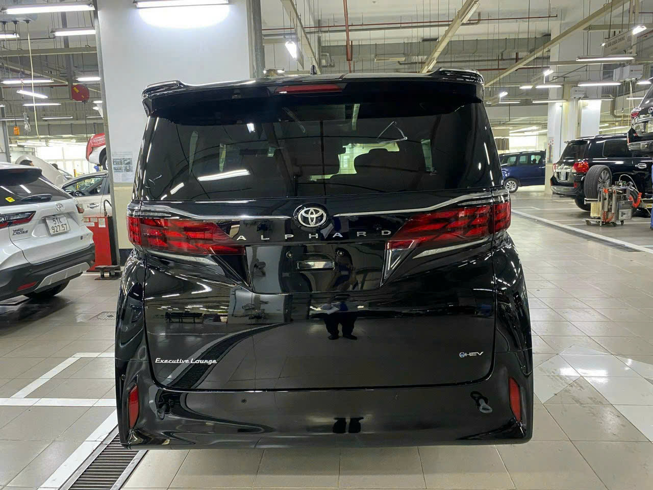 bang-gia-xe-toyota-alphard-luxury-2025-turbo