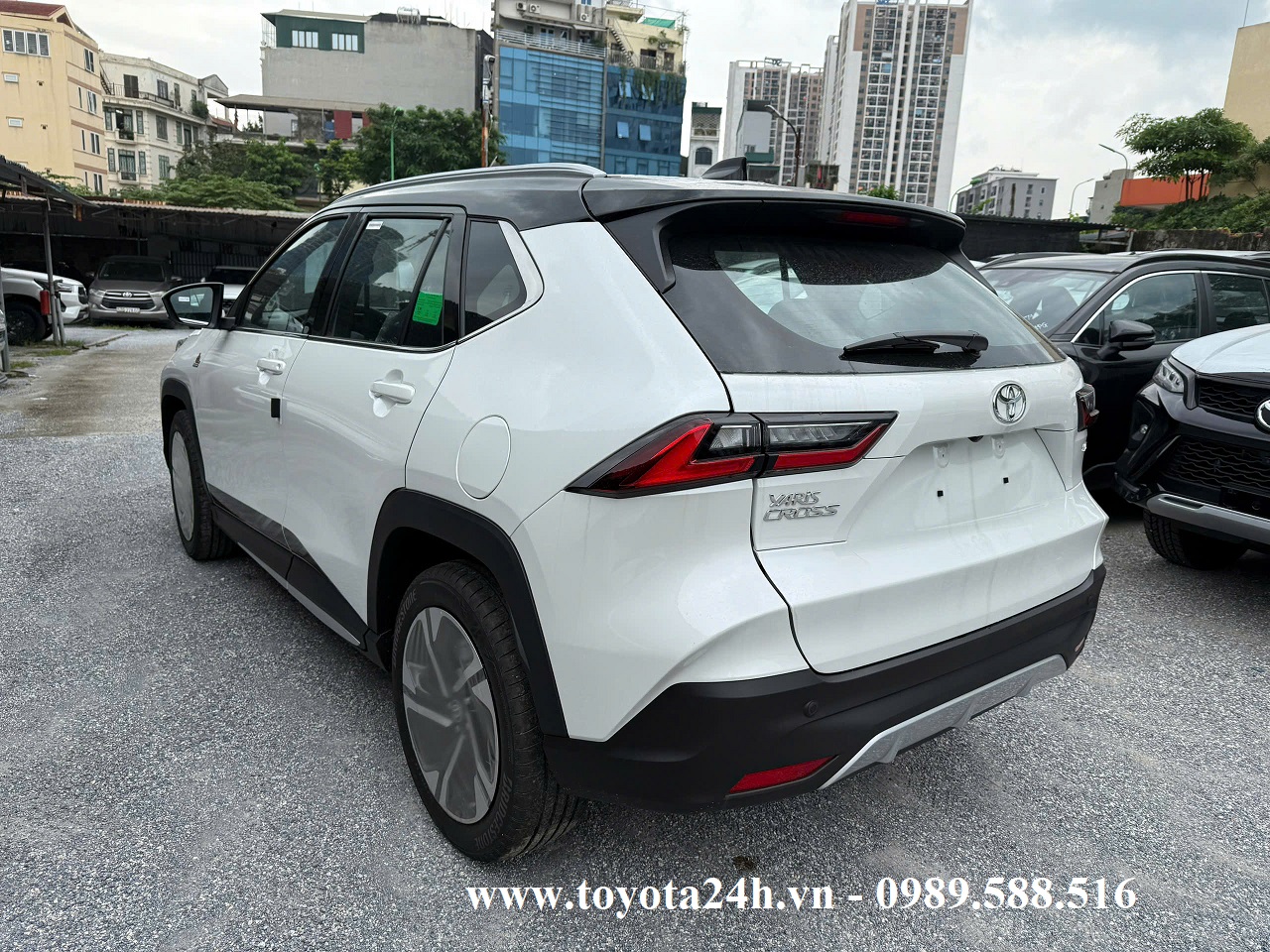 toyota-yaris-cross-mau-trang-ngoc-trai-noc-den-2025-hinh-anh-xe