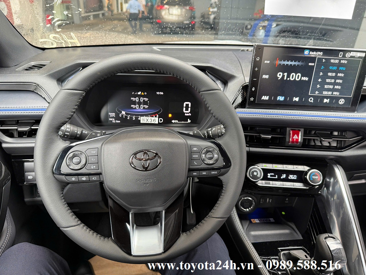 toyota-yaris-cross-mau-trang-ngoc-trai-noc-den-noi-that-xe-moi