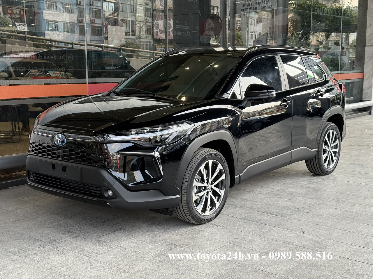 toyota-cross-hybrid-2026-mau-den-218-new