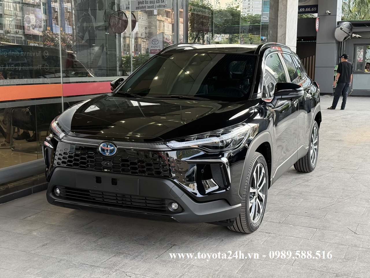 Đánh giá Toyota Corolla Cross Hybrid 2026 màu đen: Sang hơn, tiết kiệm hơn và vẫn rất thực dụng HEV xăng lai điện