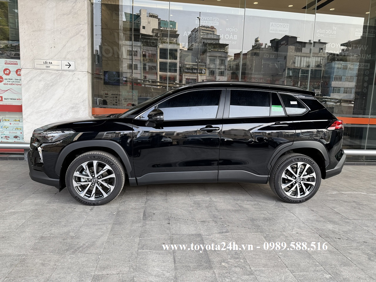 toyota-cross-hybrid-2026-mau-den-hinh-anh-xe