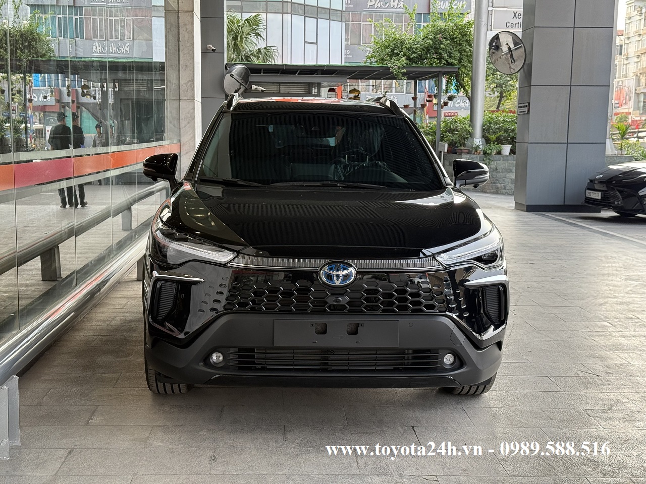 toyota-cross-hybrid-2026-mau-den