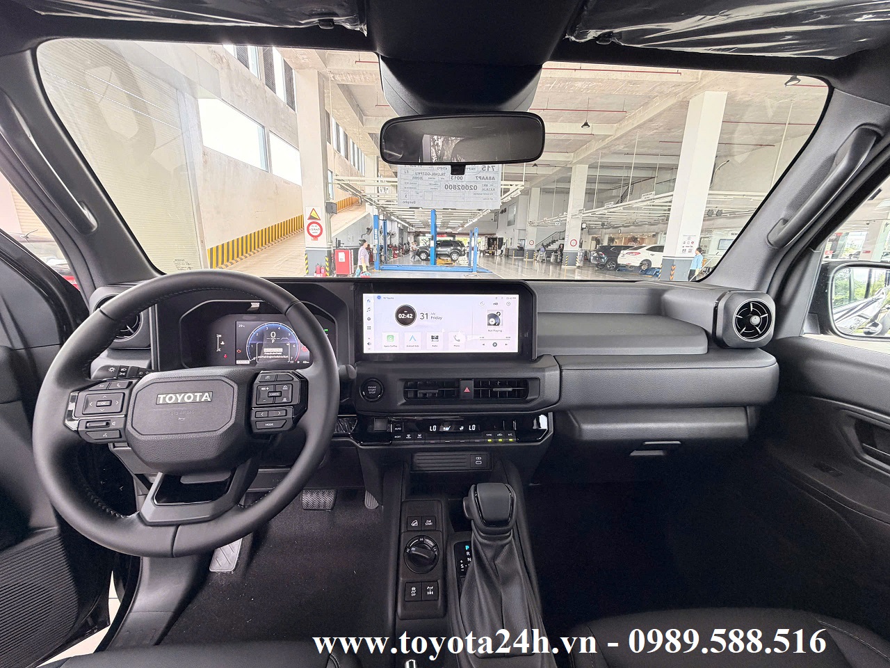 noi-that-toyota-land-cruiser-FJ-2026-mau-den