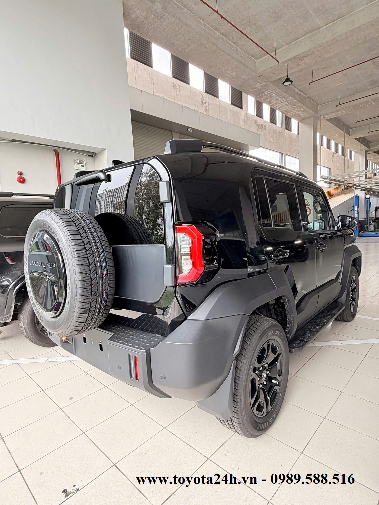 toyota-land-cruiser-FJ-mau-den-2026-anh-xe