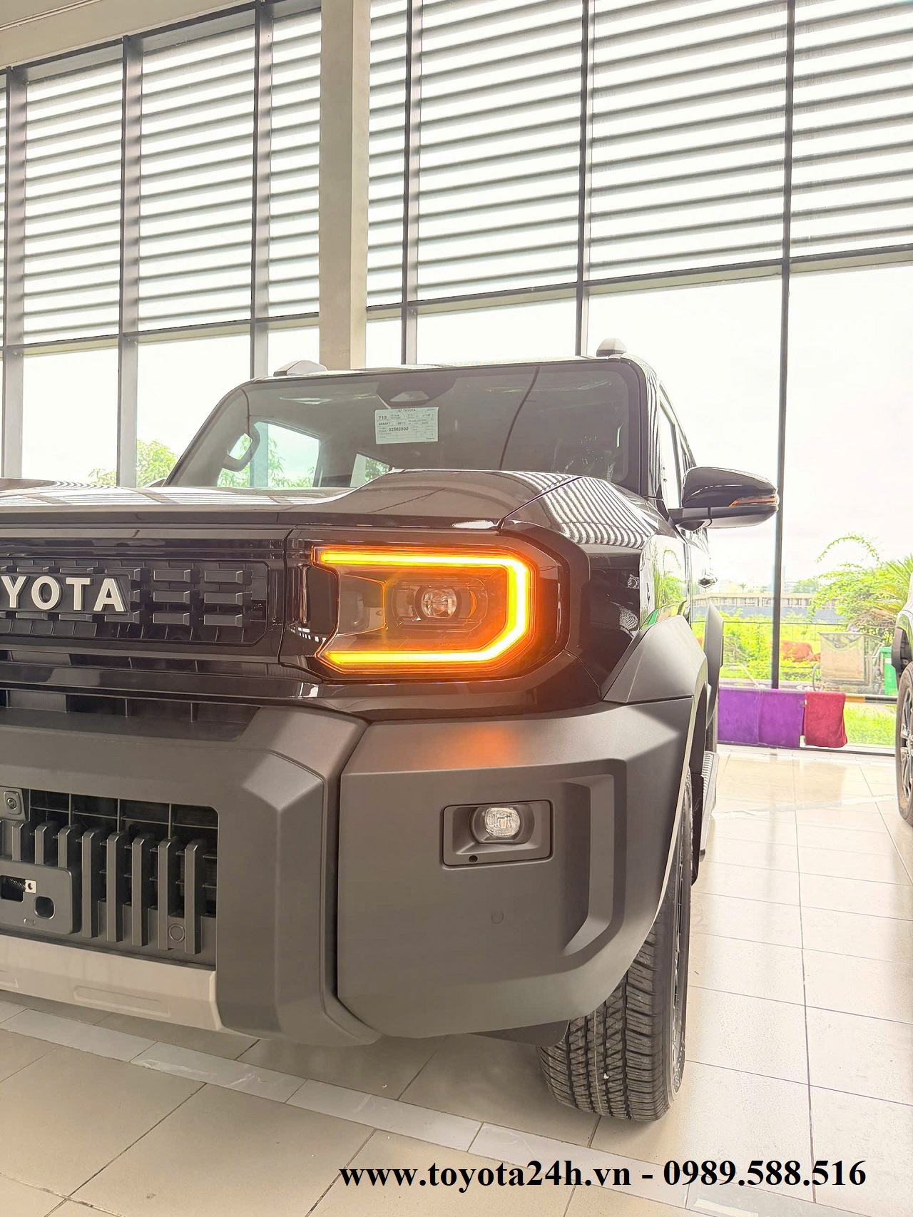 toyota-land-cruiser-FJ-mau-den-2026-cum-den-xe