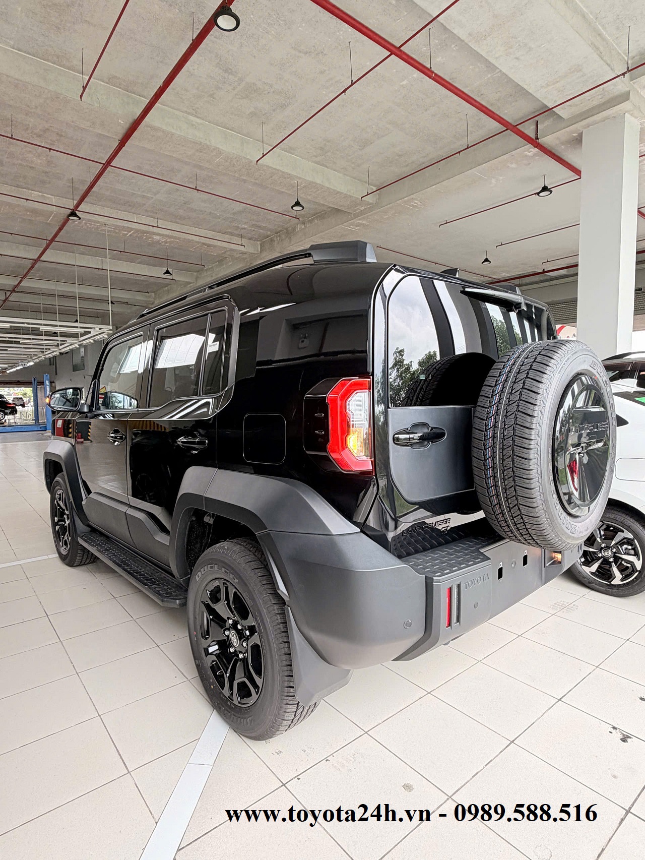toyota-land-cruiser-FJ-mau-den-hinh-anh-xe-2026