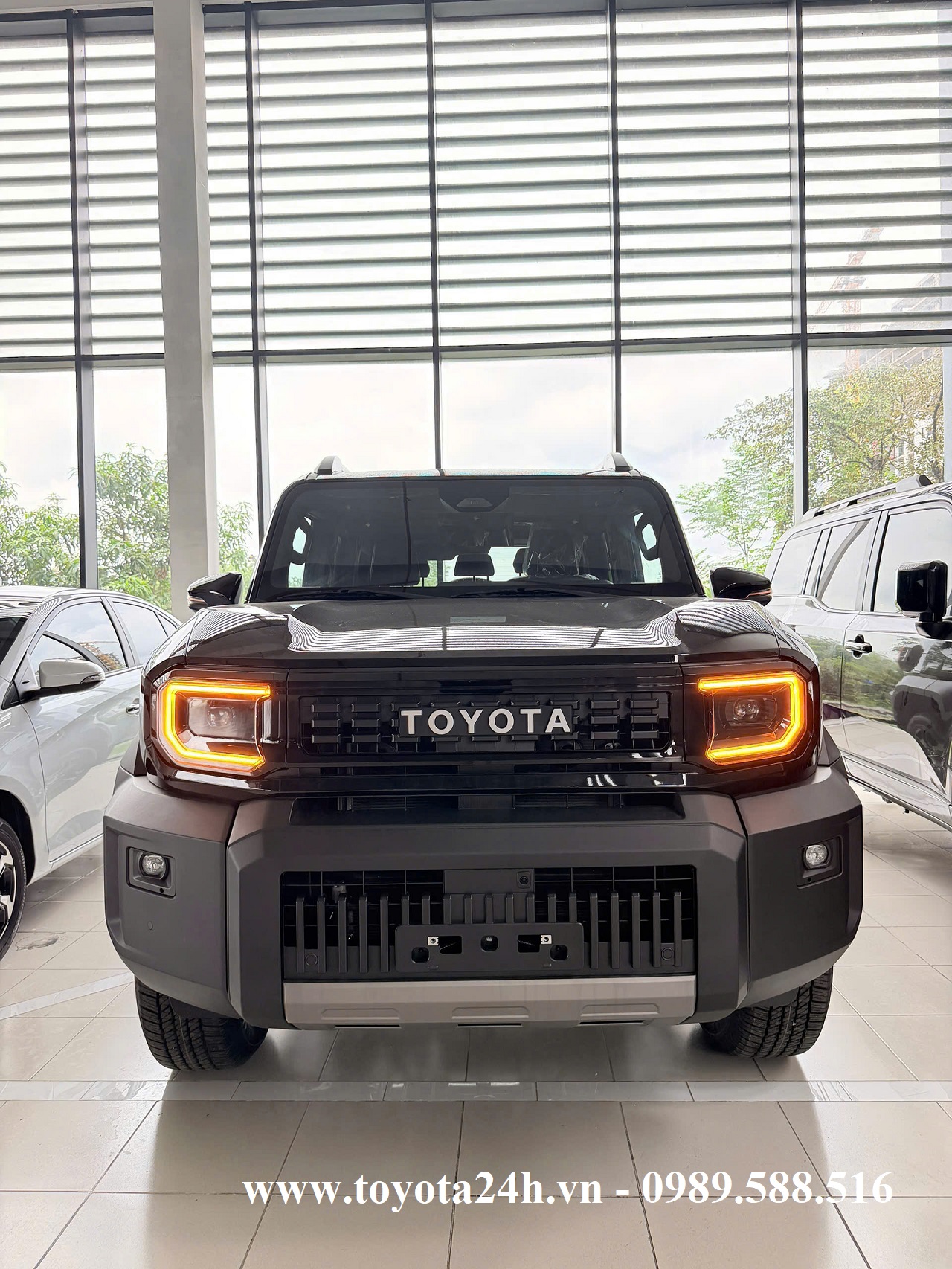 toyota-land-cruiser-FJ-mau-den