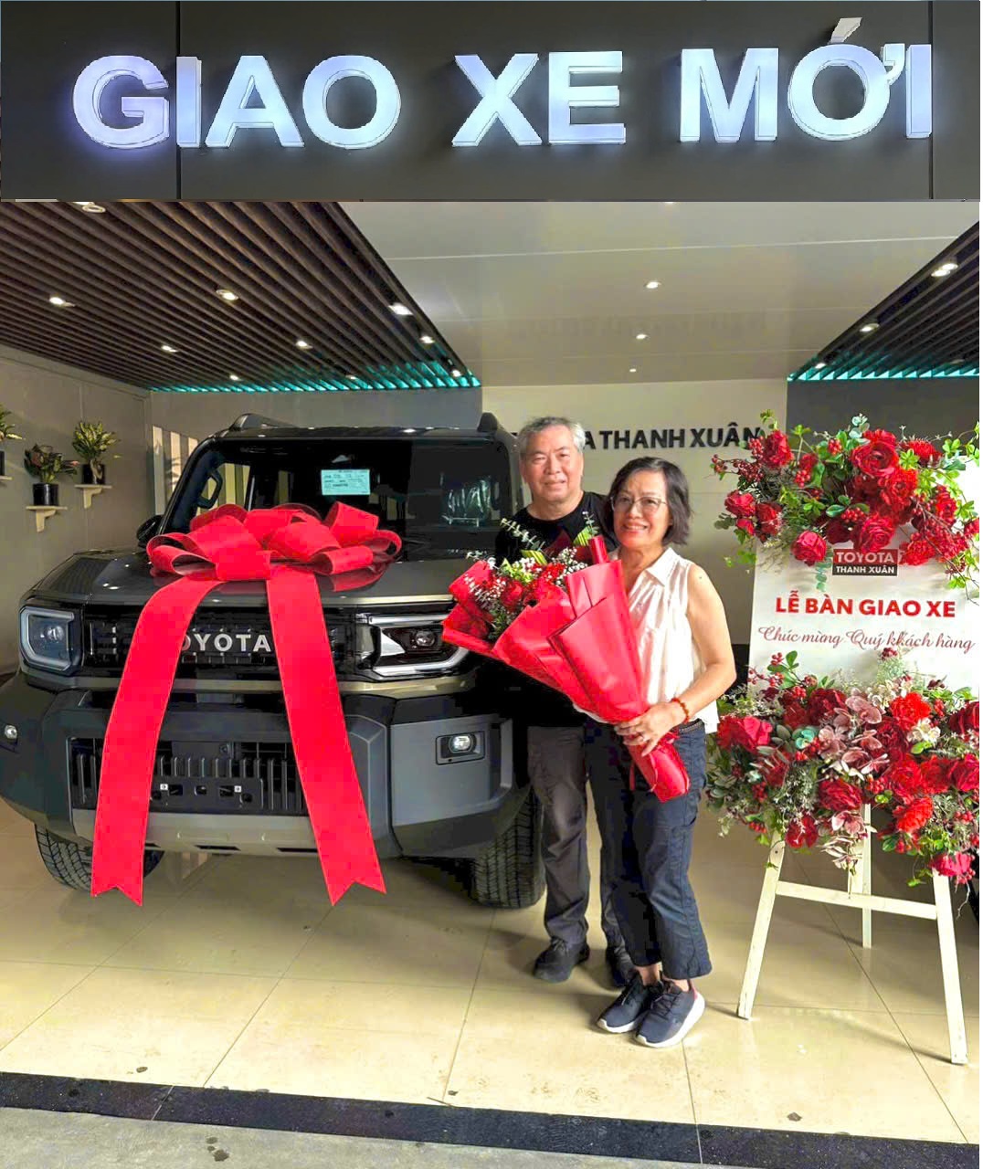 giao-xe-toyota-land-cruiser-FJ-mau-nau