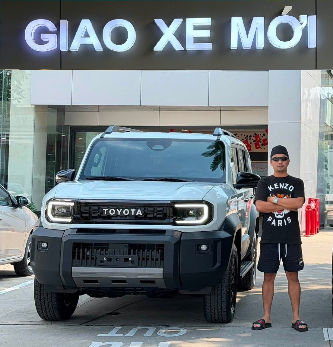 giao-xe-toyota-land-cruiser-FJ-mau-trang-ngoc-trai-2026