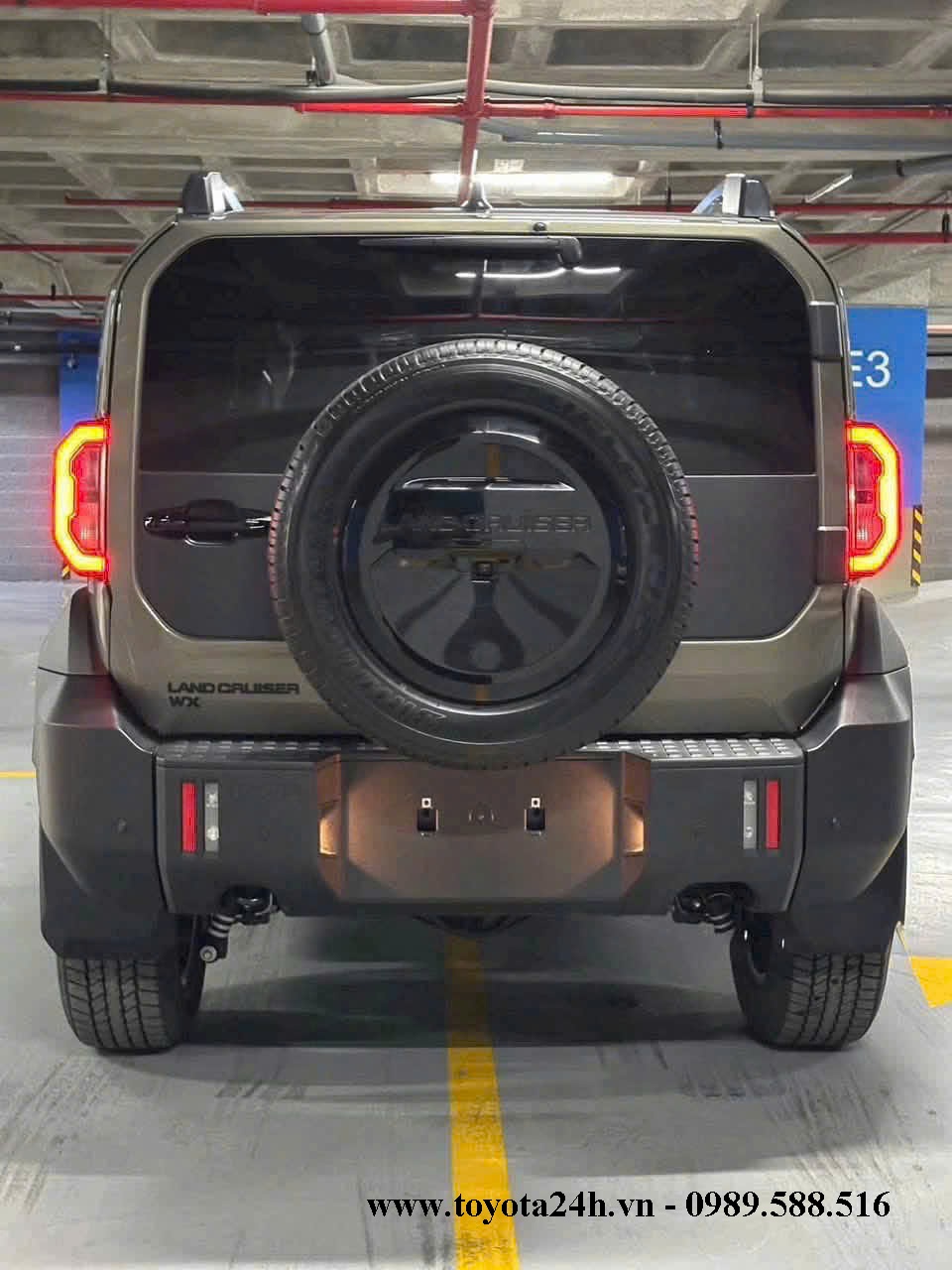 toyota-land-cruiser-FJ-mau-nau-dong-6x1-2026-hinh-anh-duoi-xe