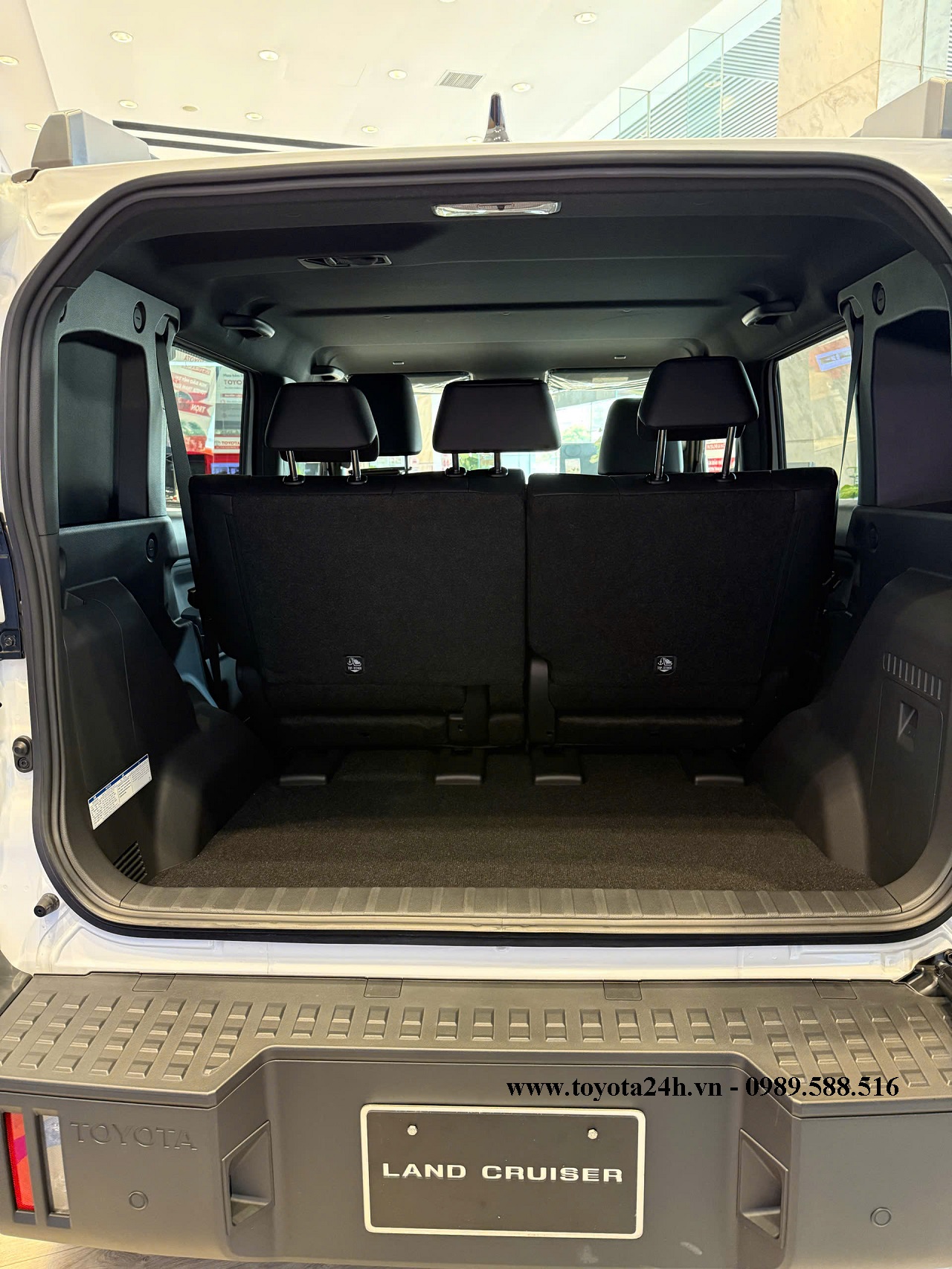 cop-sau-toyota-land-cruiser-FJ-2026-mau-trang