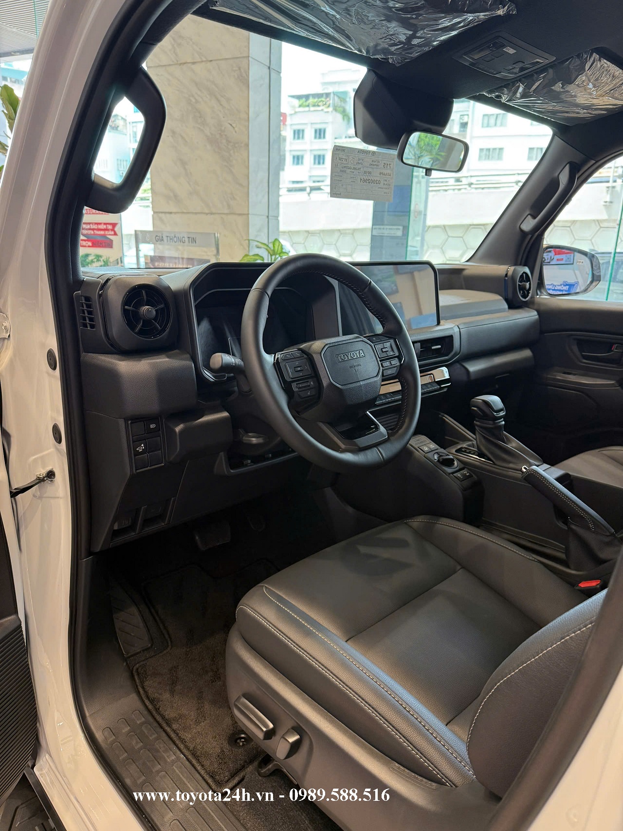 hang-ghe-truoc-toyota-land-cruiser-FJ-2026-moi