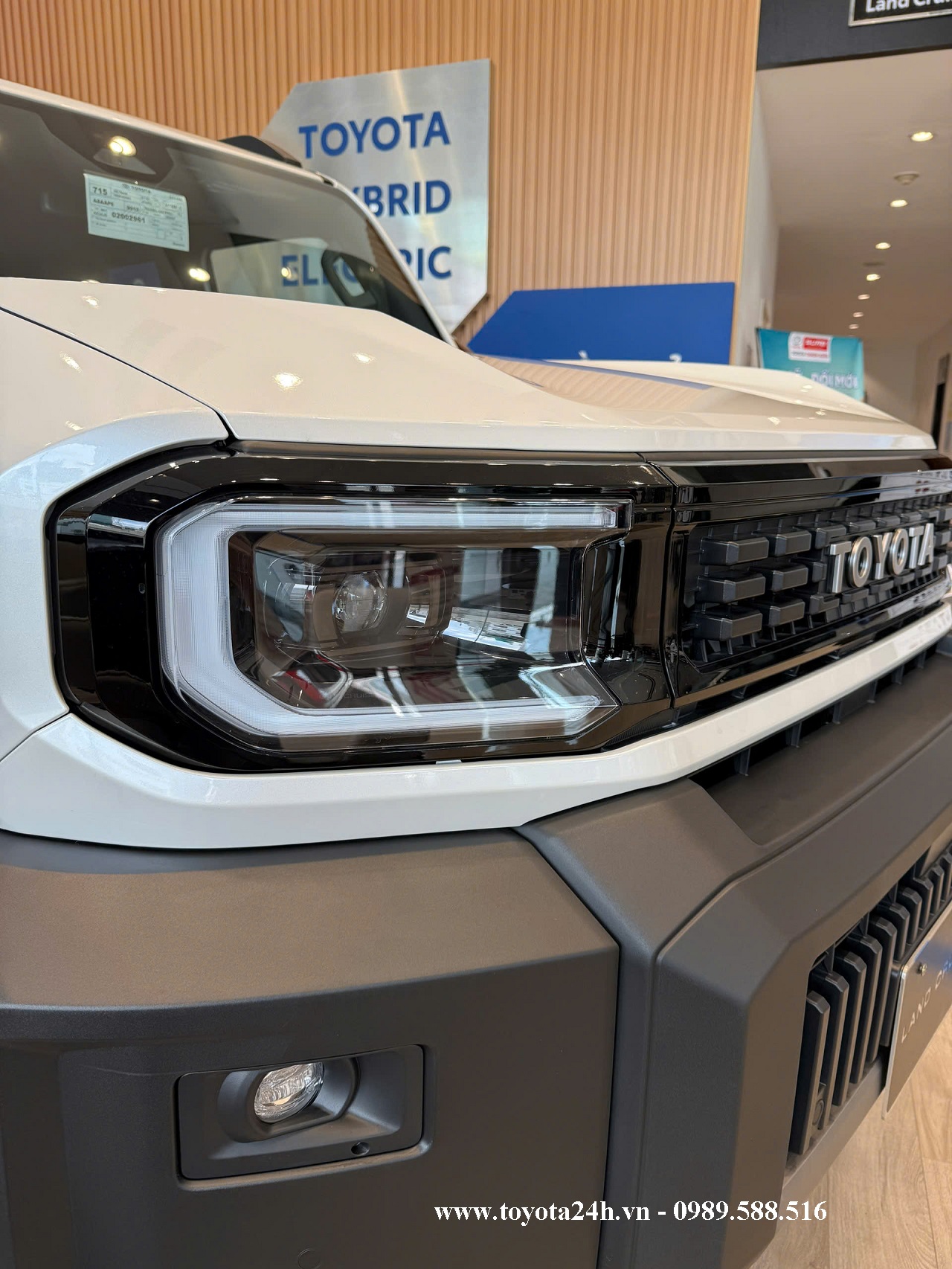 toyota-land-cruiser-FJ-mau-trang-ngoc-trai-cum-den-pha-led