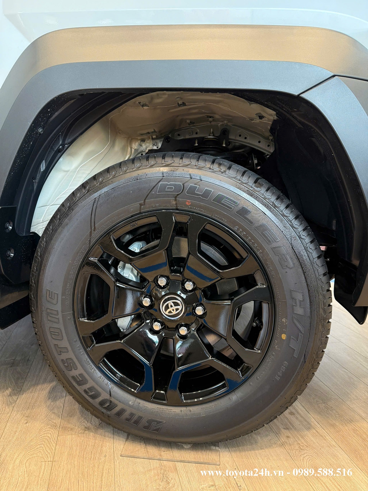 toyota-land-cruiser-FJ-mau-trang-ngoc-trai-la-zang-18-inch