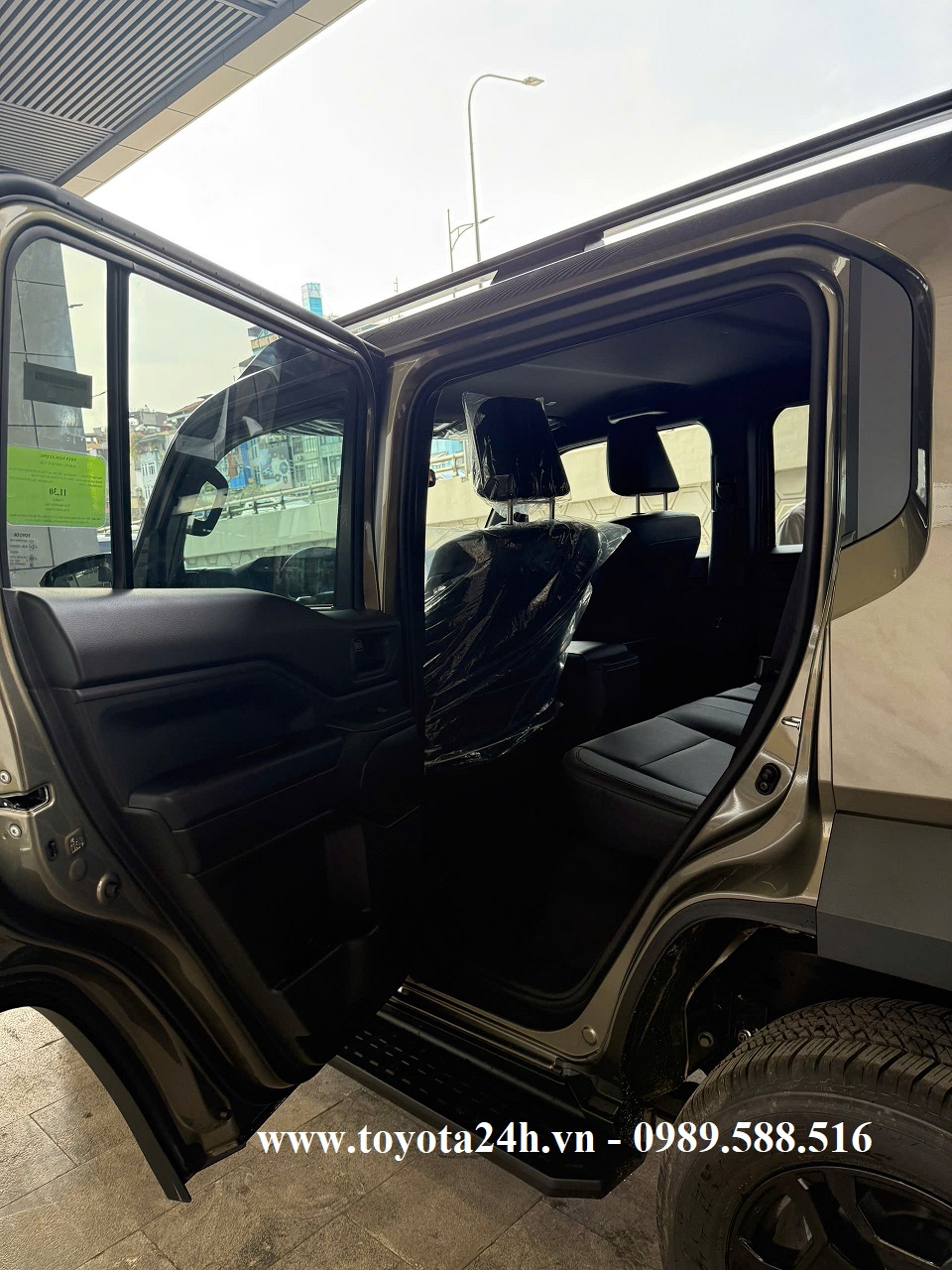 ghe-sau-toyota-land-cruiser-mau-nau-dong-6X1