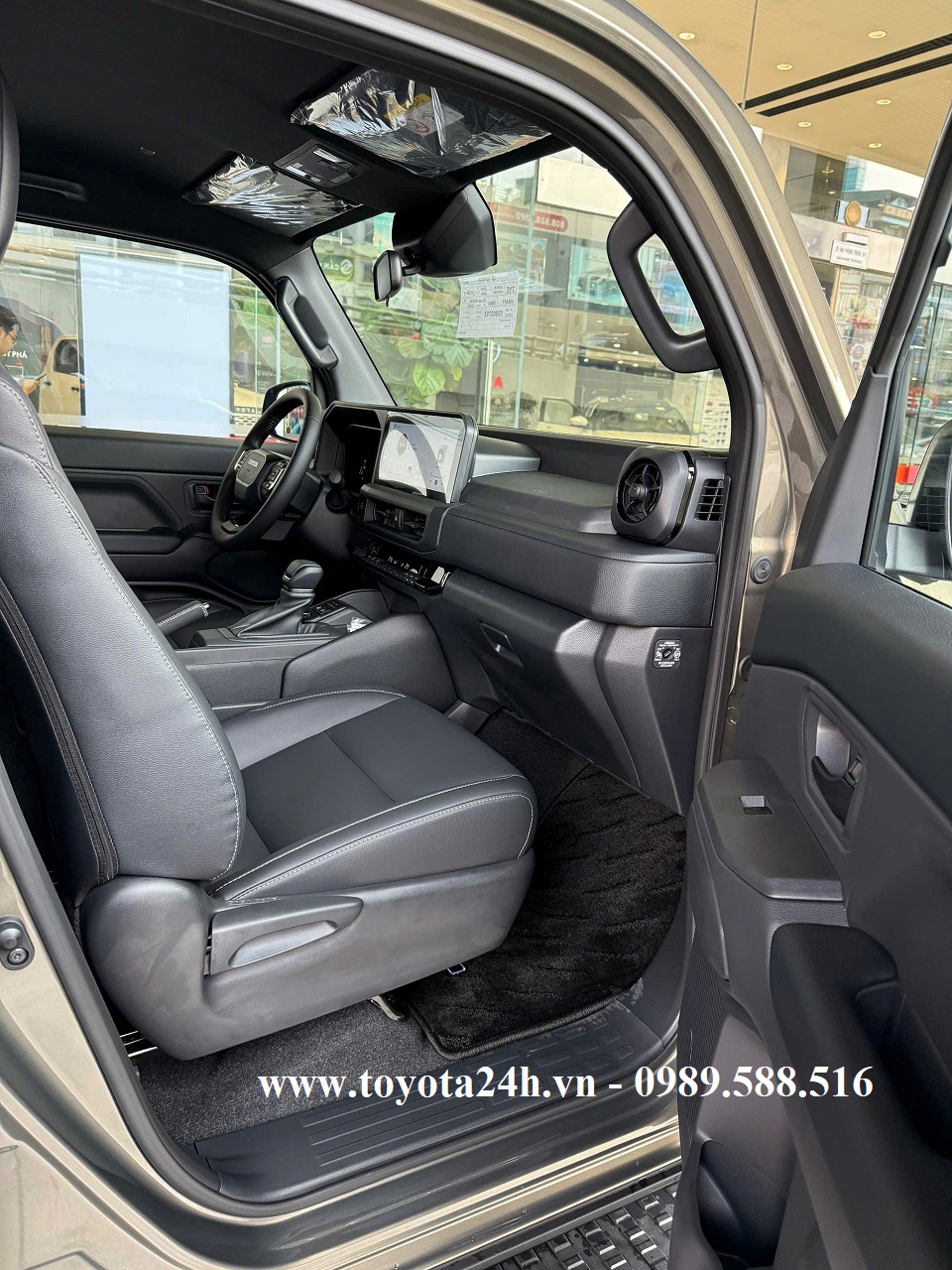 ghe-truoc-ben-phu-toyota-land-cruiser-FJ-2026