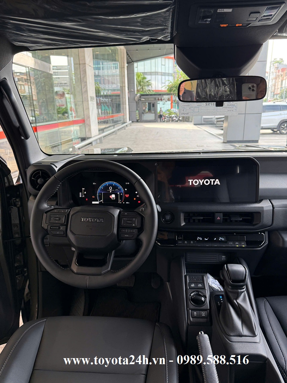 noi-that-toyota-land-cruiser-FJ-mau-nau-dong-6x1-khoang-lai-cabin