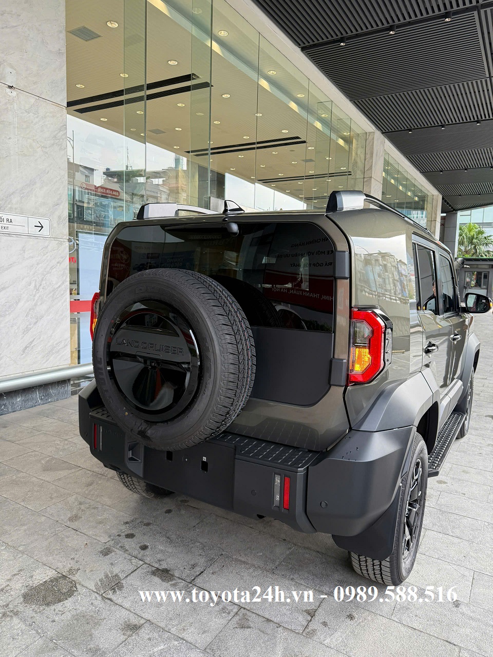 toyota-land-cruiser-FJ-mau-nau-6x1-hinh-anh-hong-sau-xe