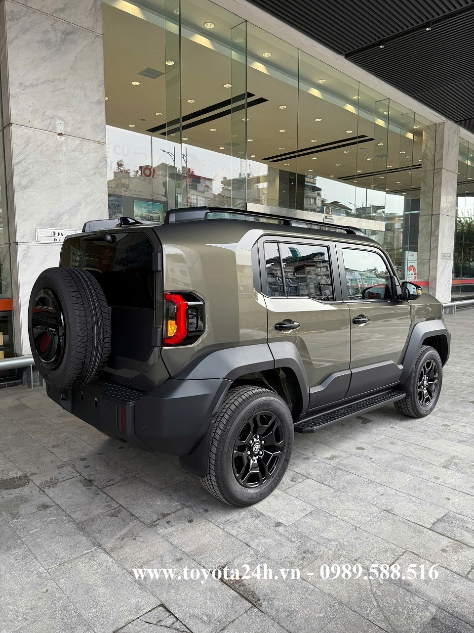 toyota-land-cruiser-FJ-mau-nau-6x1-hinh-anh-hong-xe.