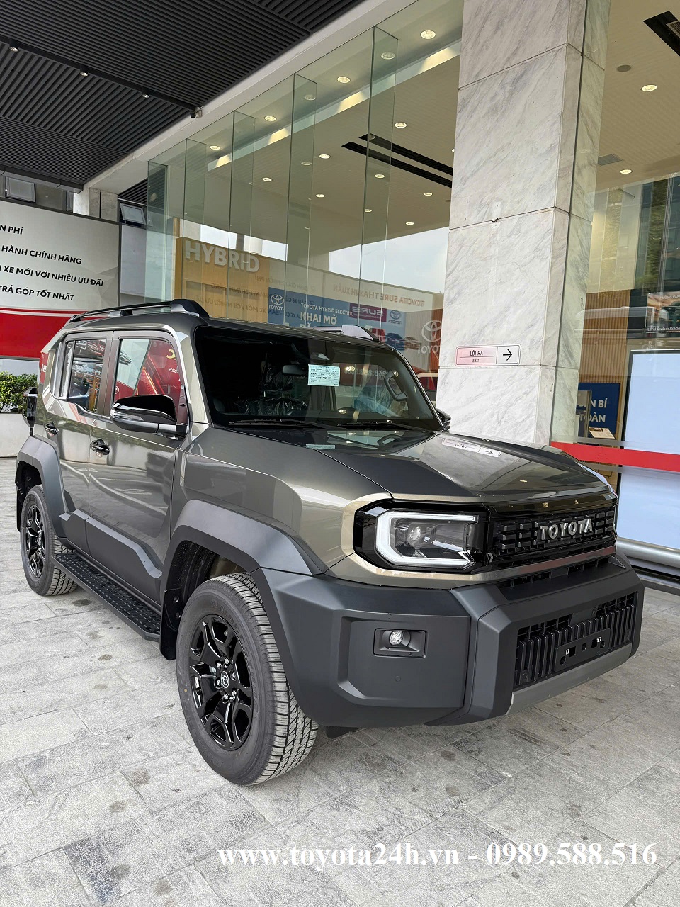 toyota-land-cruiser-FJ-mau-nau-6x1-hinh-anh