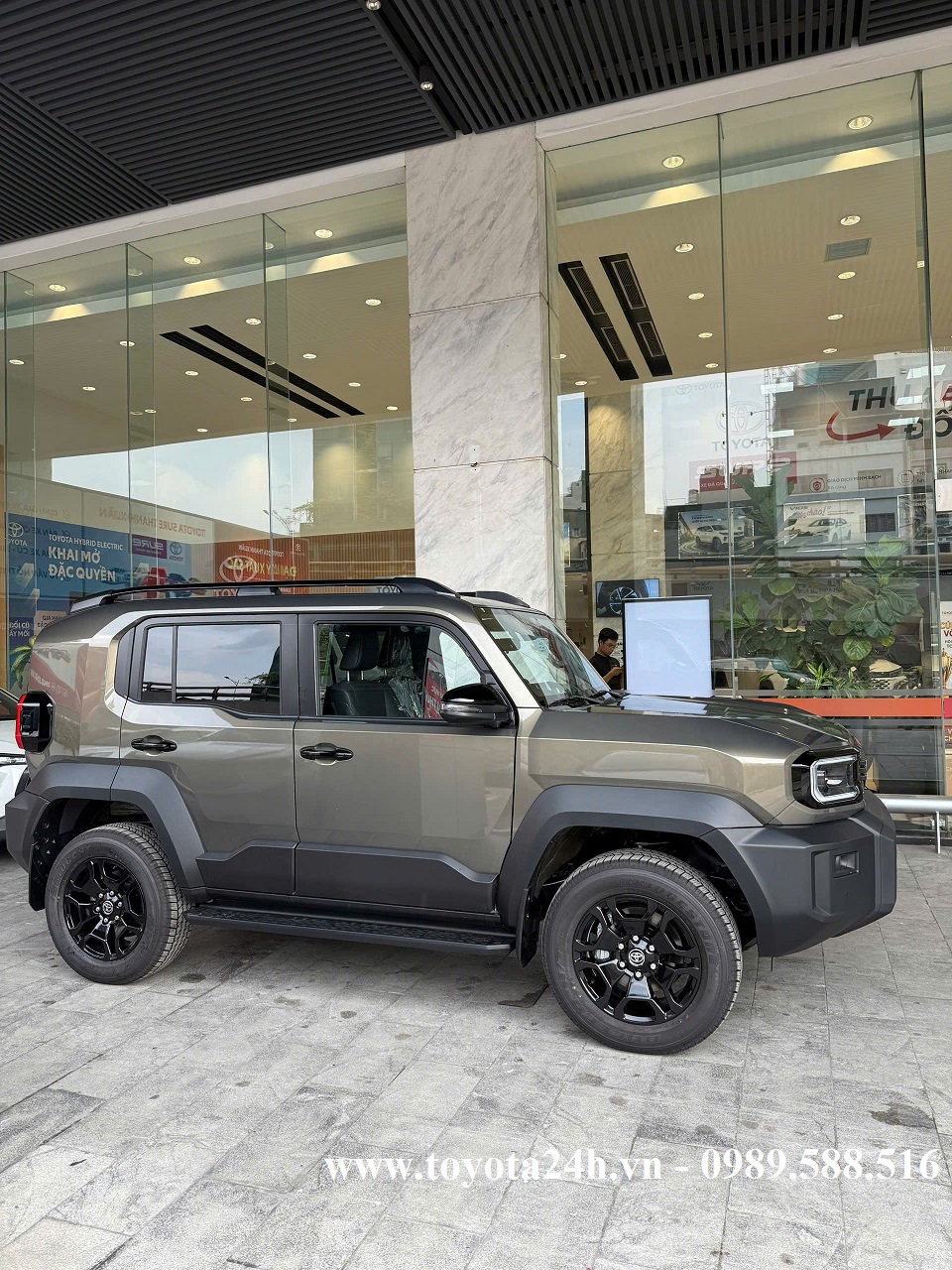 toyota-land-cruiser-FJ-mau-nau-dong-6x1-hinh-anh-than-xe