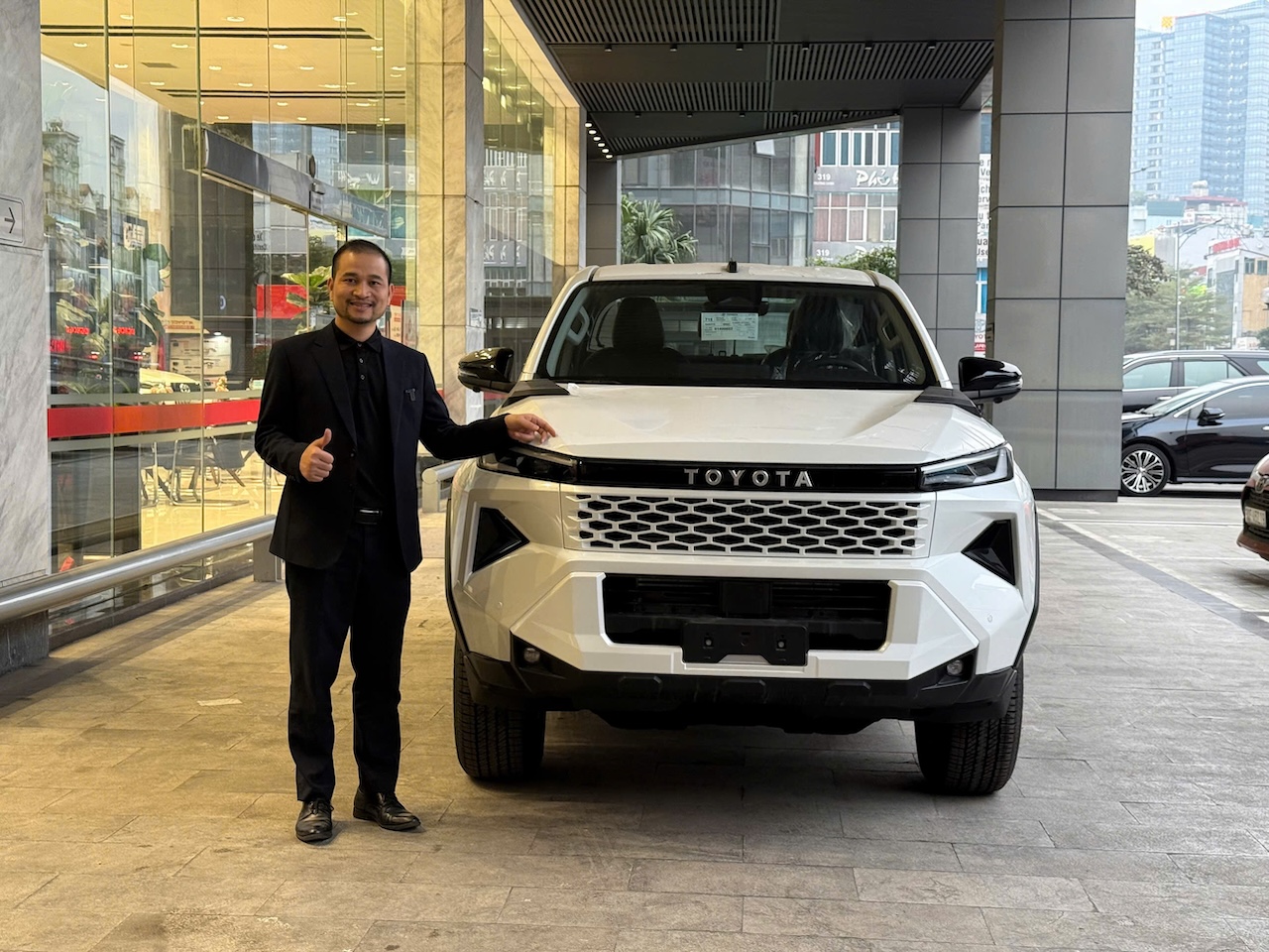 Toyota Hilux 2026 ra mắt tại Việt Nam, Bảng giá xe lăn bánh mới nhất hôm nay từ 632 triệu