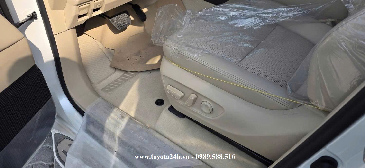 toyota-land-cruiser-LC300-hybrid-2026-HEV-ghe-dien-xe