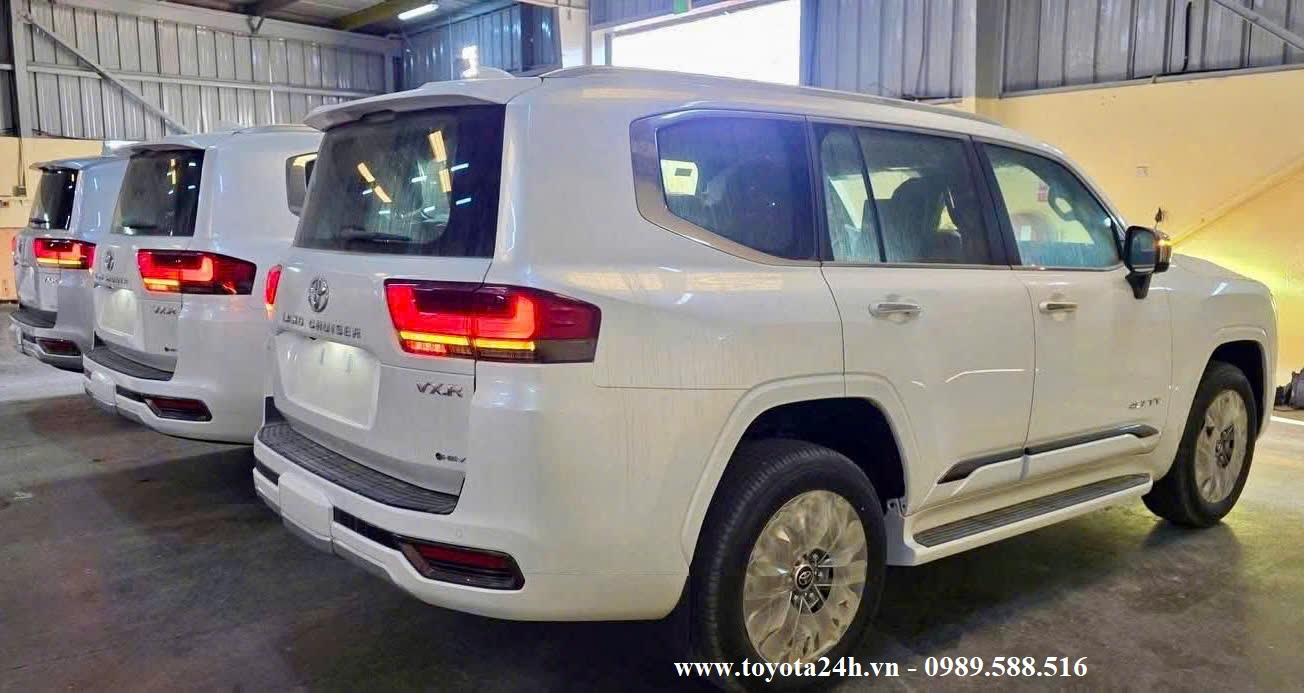 toyota-land-cruiser-LC300-hybrid-2026-sap-ve-viet-nam-phien-ban-HEV