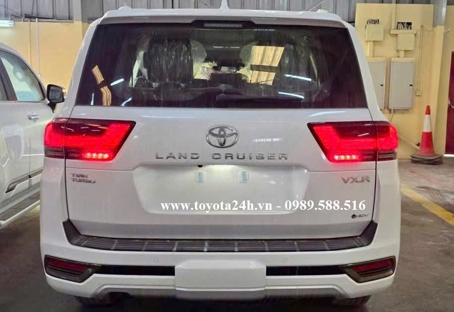 toyota-land-cruiser-LC300-hybrid-2026-sap-ve-viet-nam