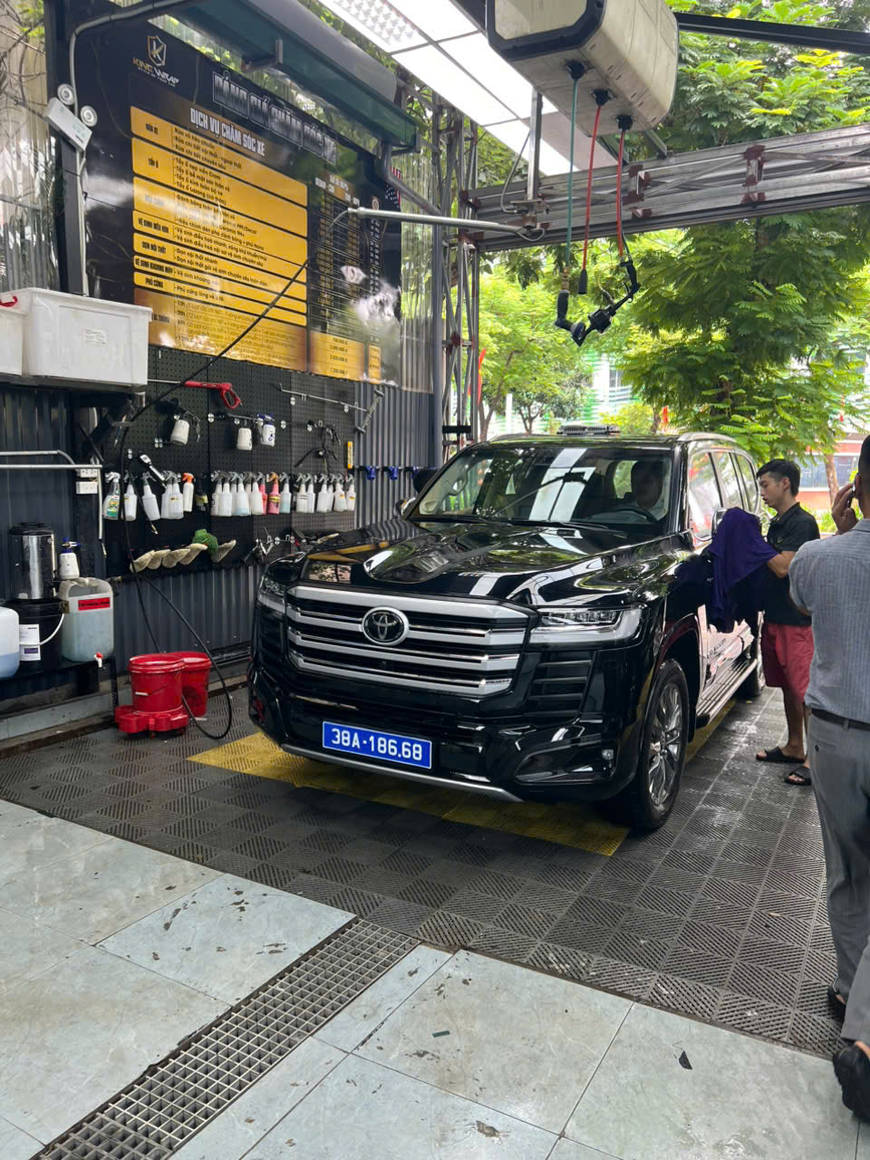 hinh-anh-xe-thuc-te-toyota-LC300-hev-hybrid-2026
