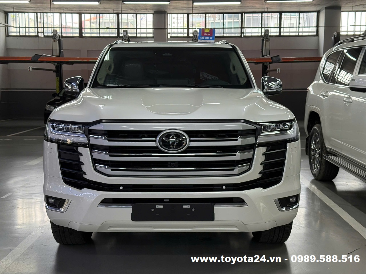 toyota-land-cruiser-LC300-2026-VXR-mau-trang-ngoc-trai