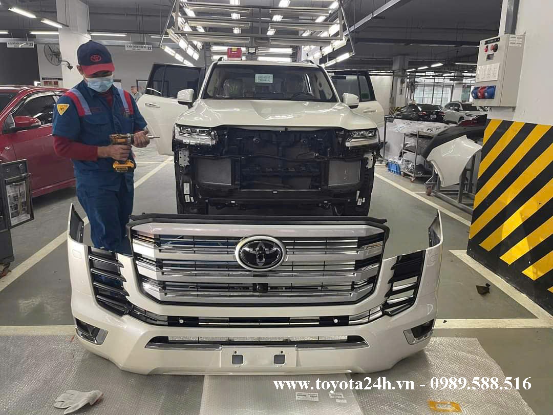 nang-cap-bodykit-toyota-LC300-ban-xang-sang-phien-ban-hybrid-moi-nhat-2026