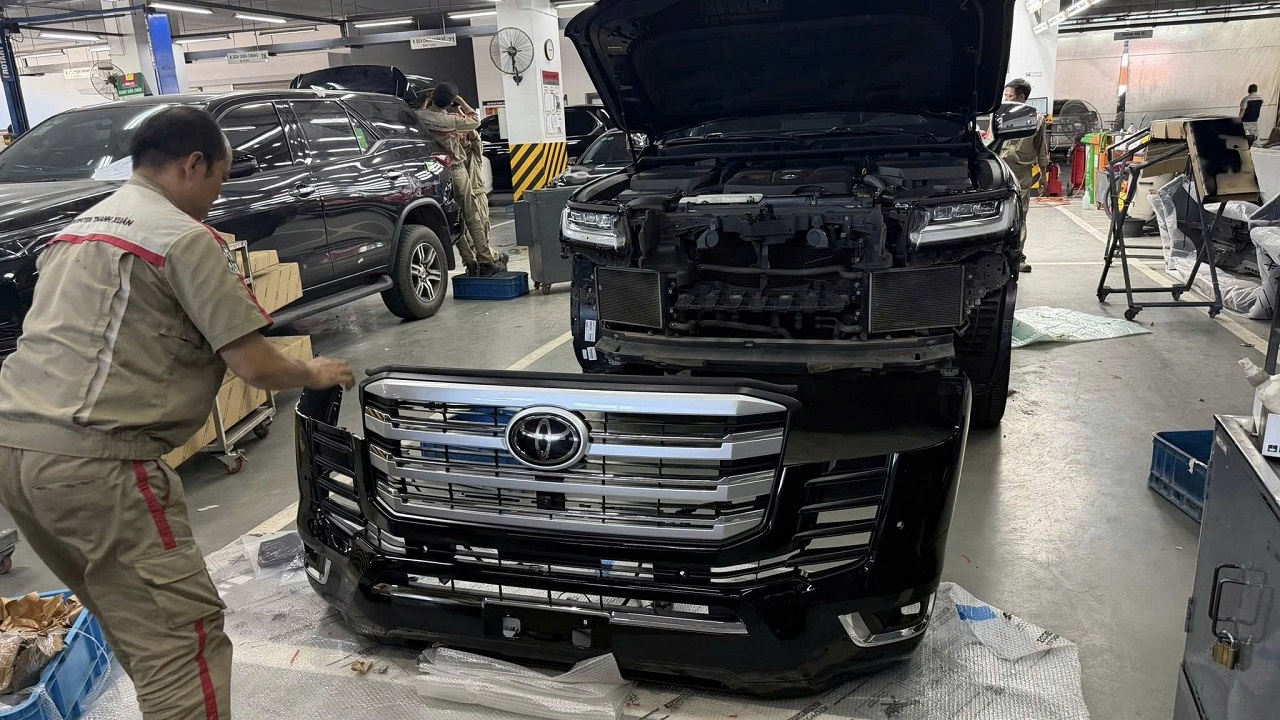 xuong-do-xe-toyota-land-cruiser-LC300-hybrid-chinh-hang-trung-dong-HEV