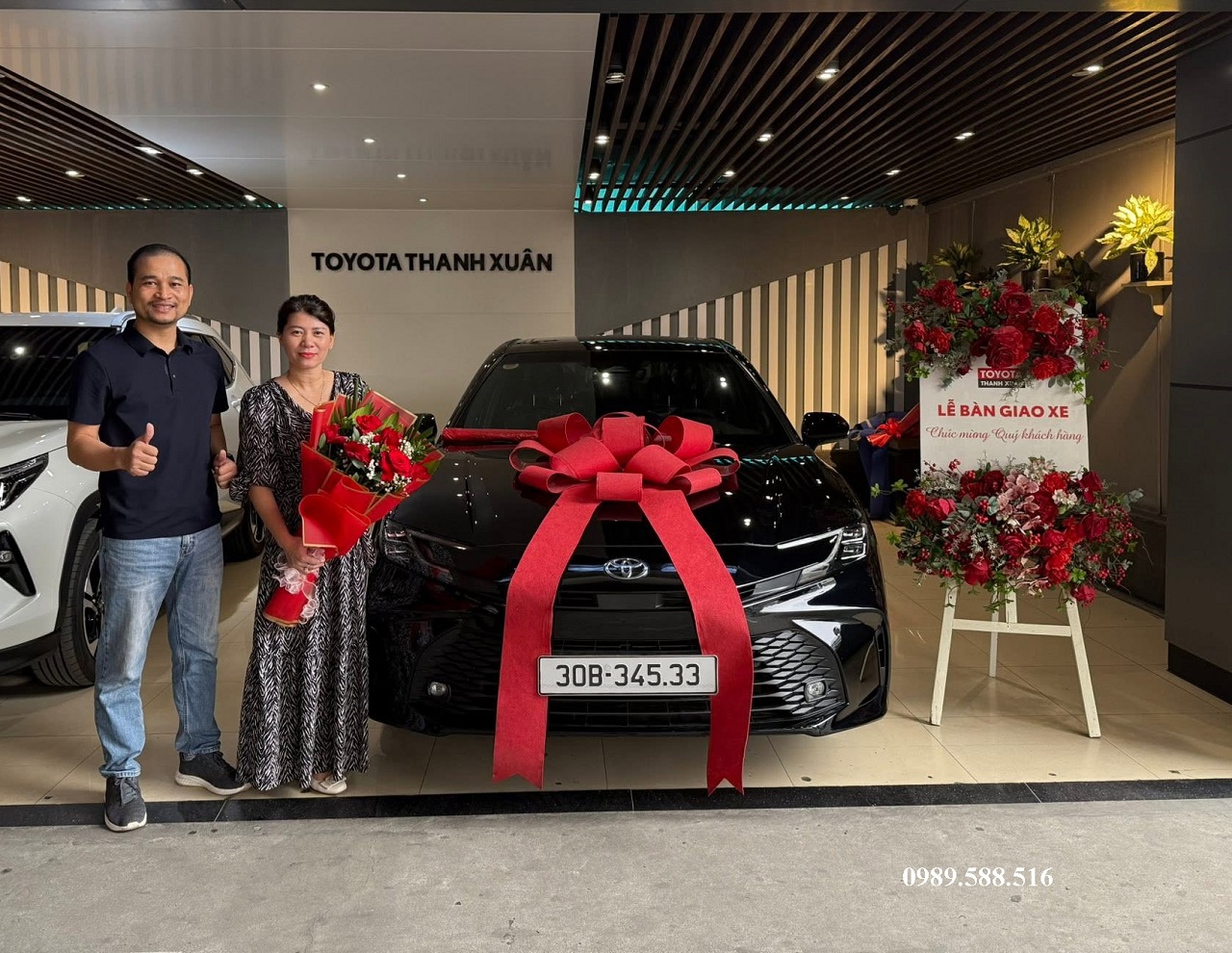 ban-xe-toyota-camry-2.0Q-mau-den-2026