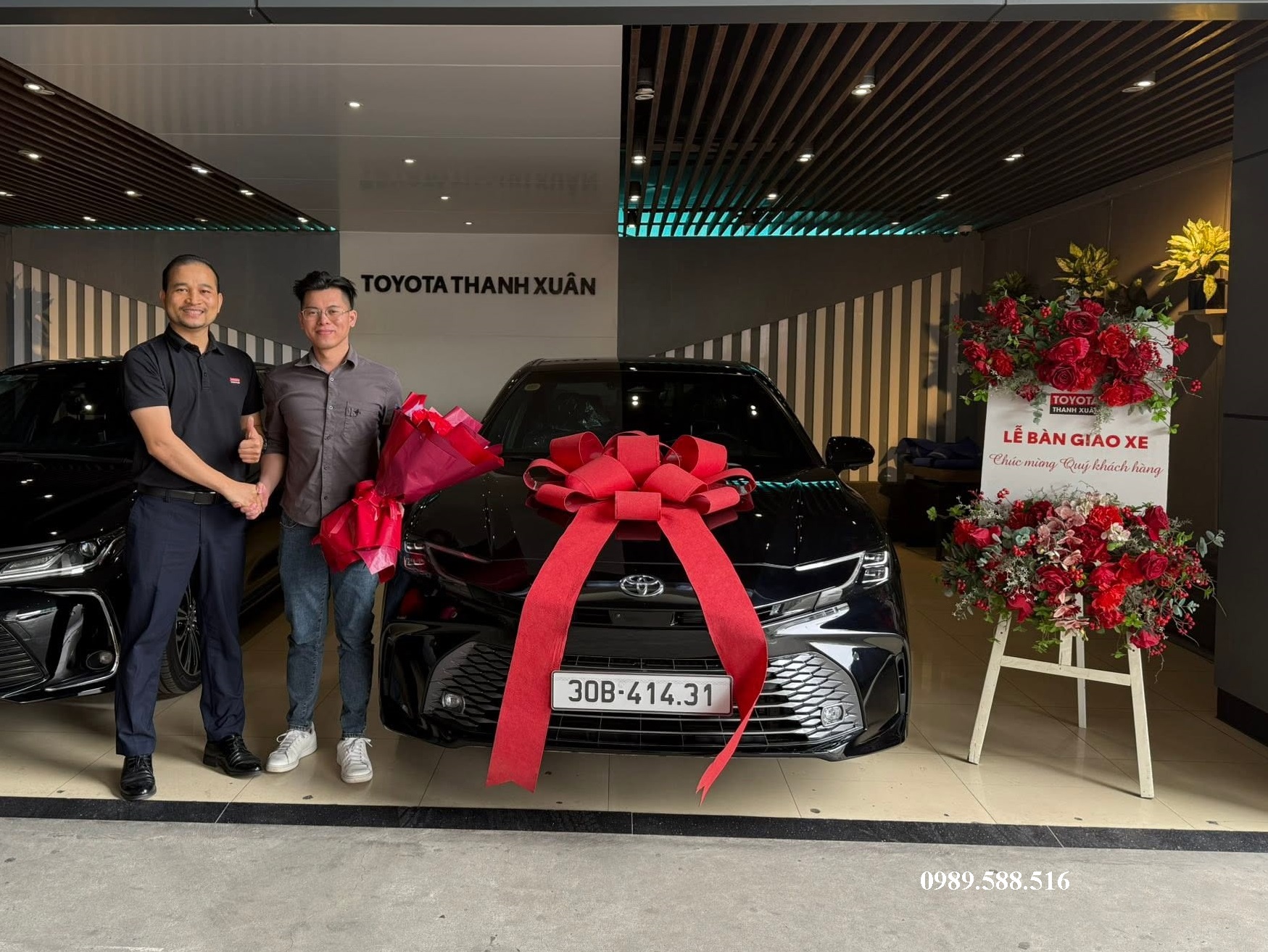 ban-xe-toyota-camry-2.5-top-mau-den-2026