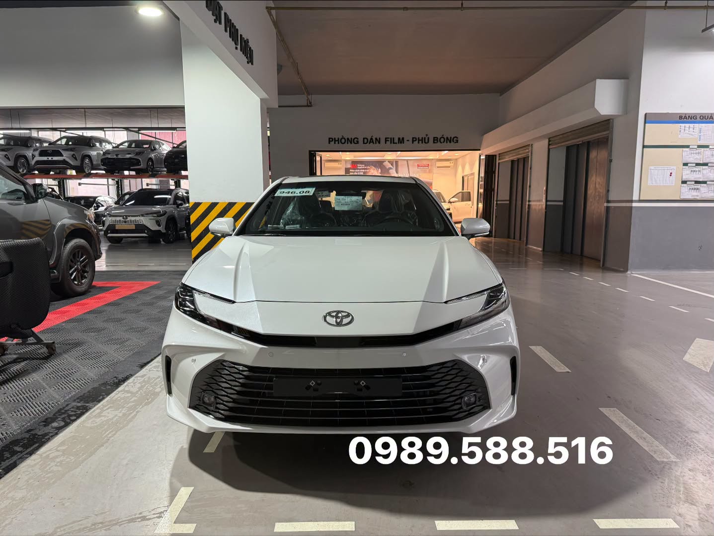 toyota-camry-2.5MID-hev-hybrid-mau-trang-ngoc-trai