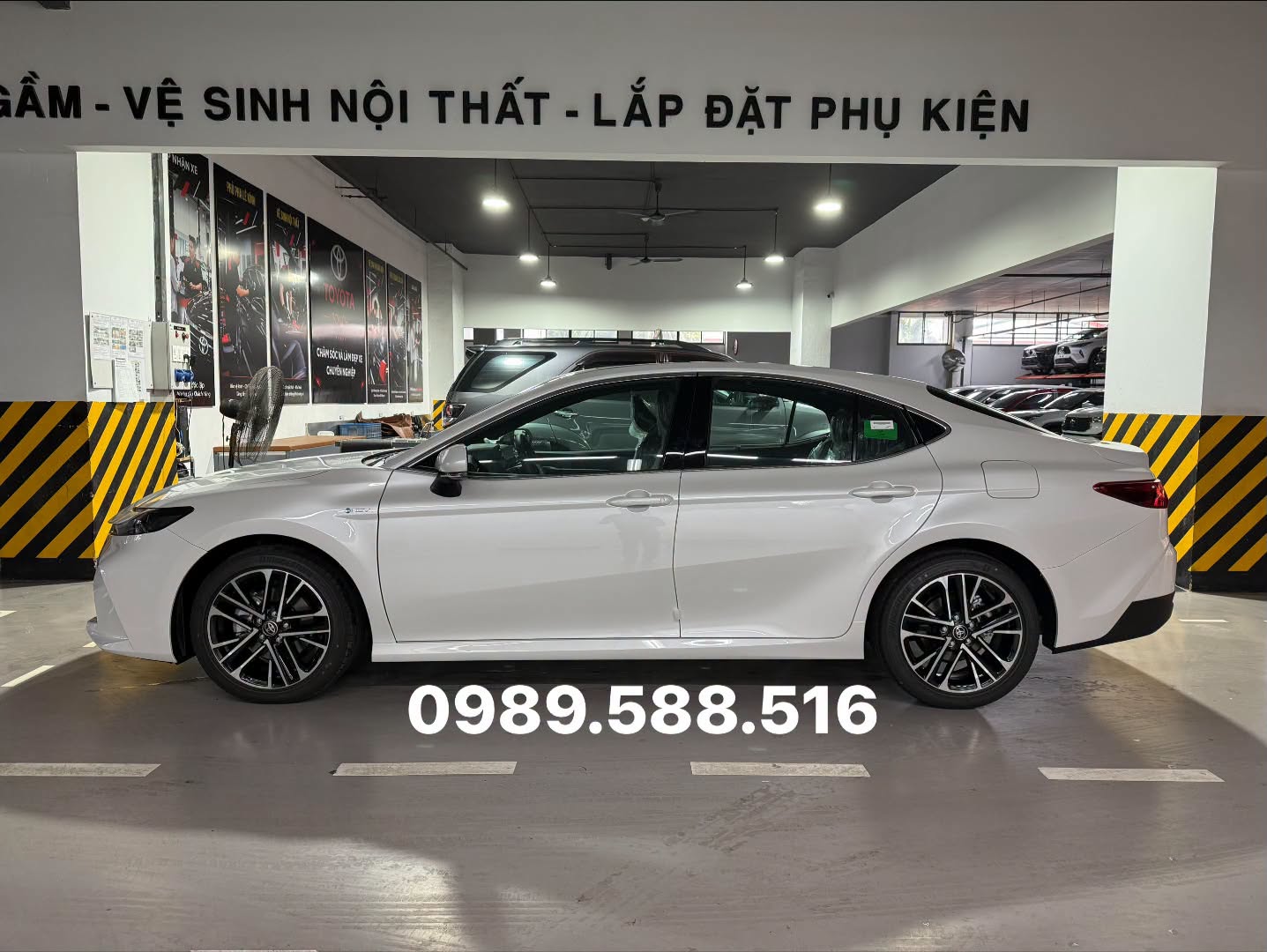toyota-camry-2.5MID-hev-mau-trang-ngoc-trai