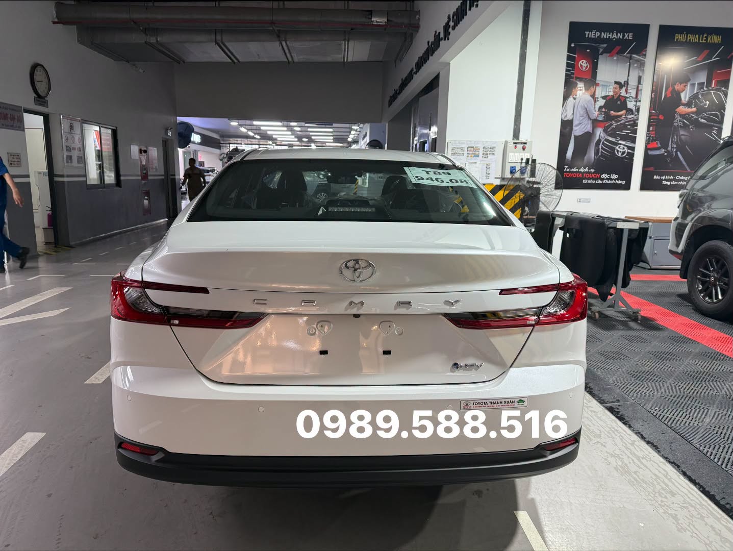 toyota-camry-2.5MID-hybrid-mau-trang-ngoc-trai