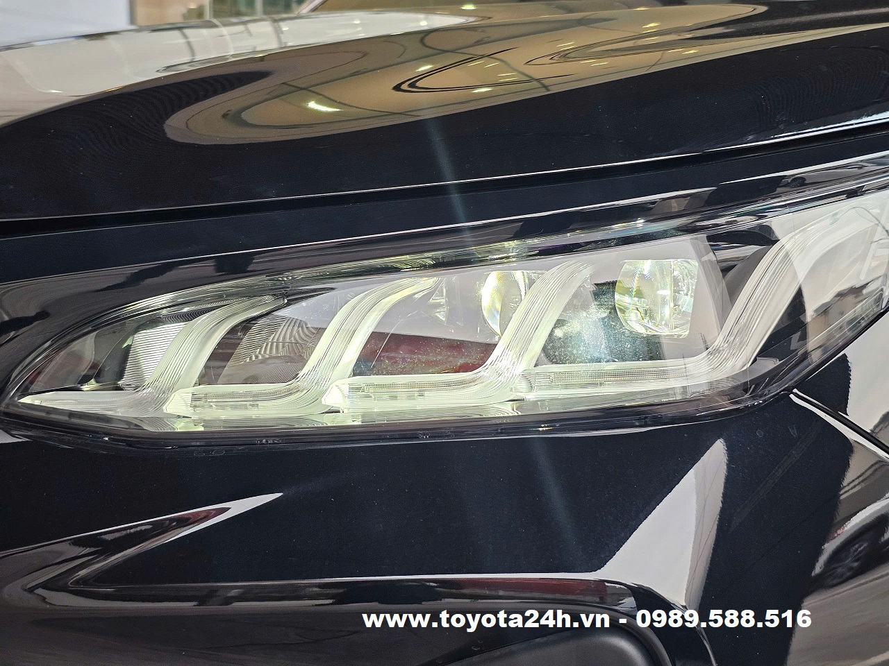 cum-den-pha-LED-toyota-fortuner-2.7AT-4x4-2026