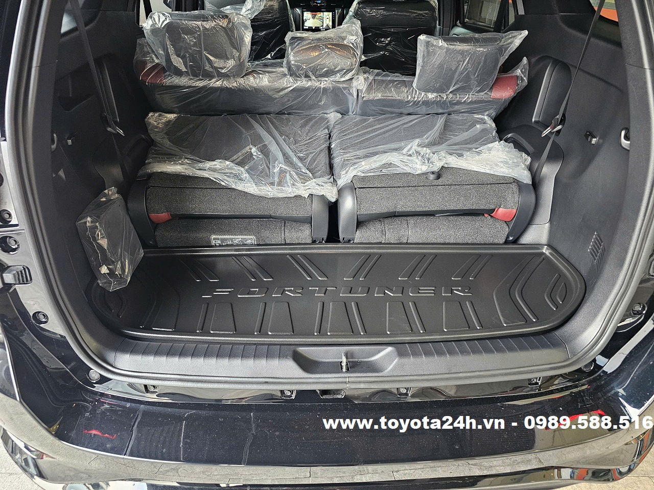 noi-that-xe-toyota-fortuner-may-xang-2026-ghe-cop-sau