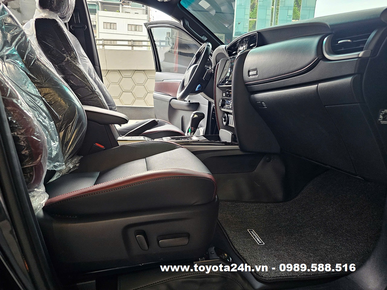 noi-that-xe-toyota-fortuner-may-xang-2026-ghe-phu